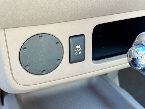 Used 2012 Nissan Frontier SV RWD image 15