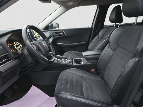 Used 2022 Mitsubishi Outlander SE image 13