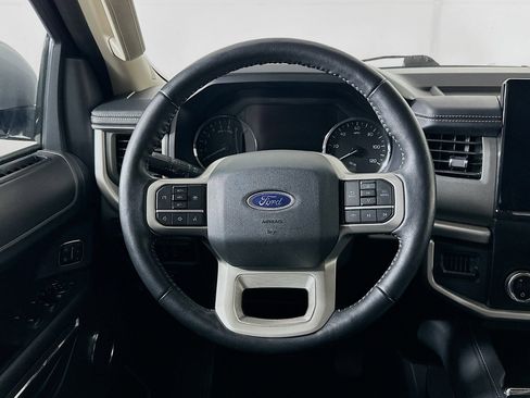 Used 2024 Ford Expedition XLT image 18