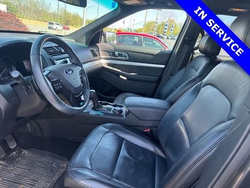 Used 2017 Ford Explorer XLT w/ Equipment Group 202A AWD/4WD image 9