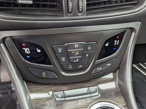 Used 2019 Buick Envision Essence image 29