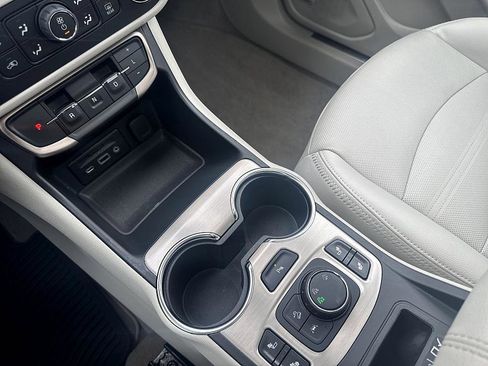 Used 2022 GMC Terrain Denali image 18