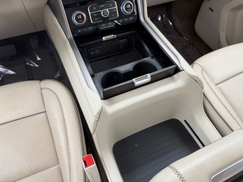 Used 2022 GMC Yukon XL Denali RWD image 16