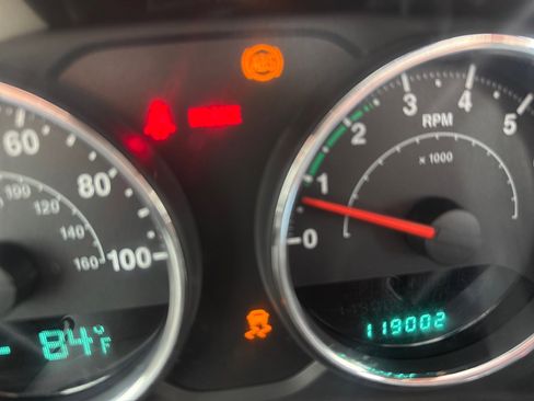 Used 2012 Jeep Wrangler Unlimited Sahara w/ Connectivity Group AWD/4WD image 13