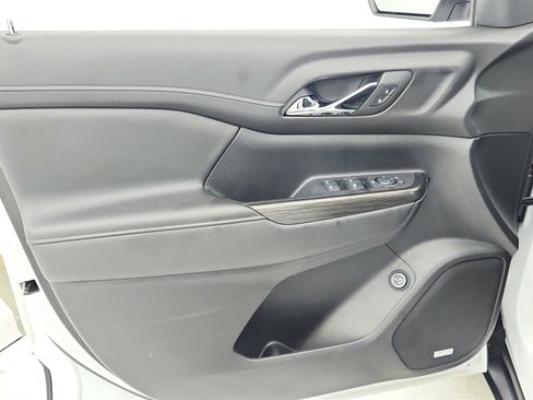 Used 2023 GMC Acadia SLT image 38