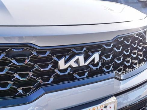 Certified 2022 Kia Sorento SX image 4