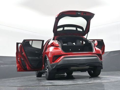 Used 2022 Toyota C-HR XLE image 30
