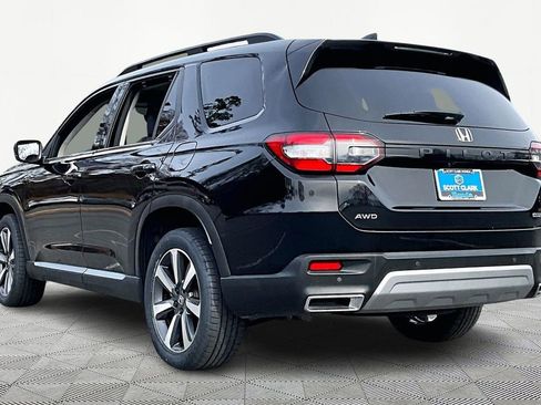 Used 2023 Honda Pilot Touring image 5