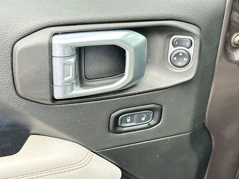 Used 2021 Jeep Wrangler Unlimited Sahara AWD/4WD image 19