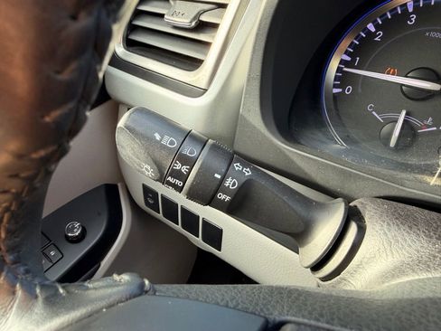 Used 2014 Toyota Highlander XLE image 16