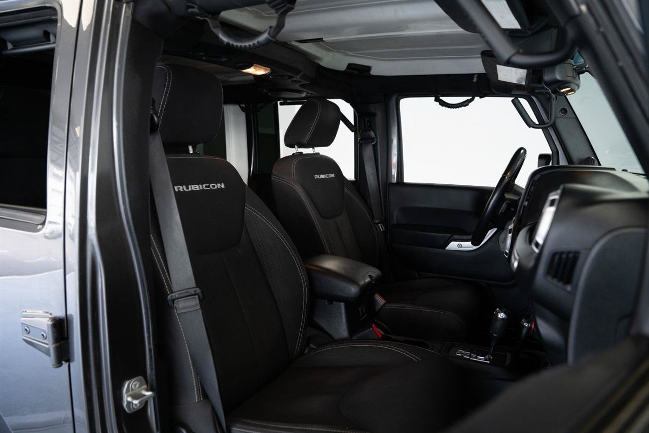 Used 2014 Jeep Wrangler Unlimited Rubicon w/ Connectivity Group AWD/4WD image 9