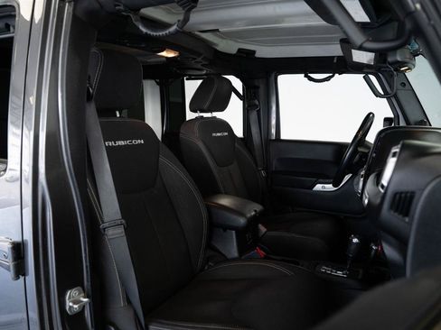 Used 2014 Jeep Wrangler Unlimited Rubicon w/ Connectivity Group AWD/4WD image 9
