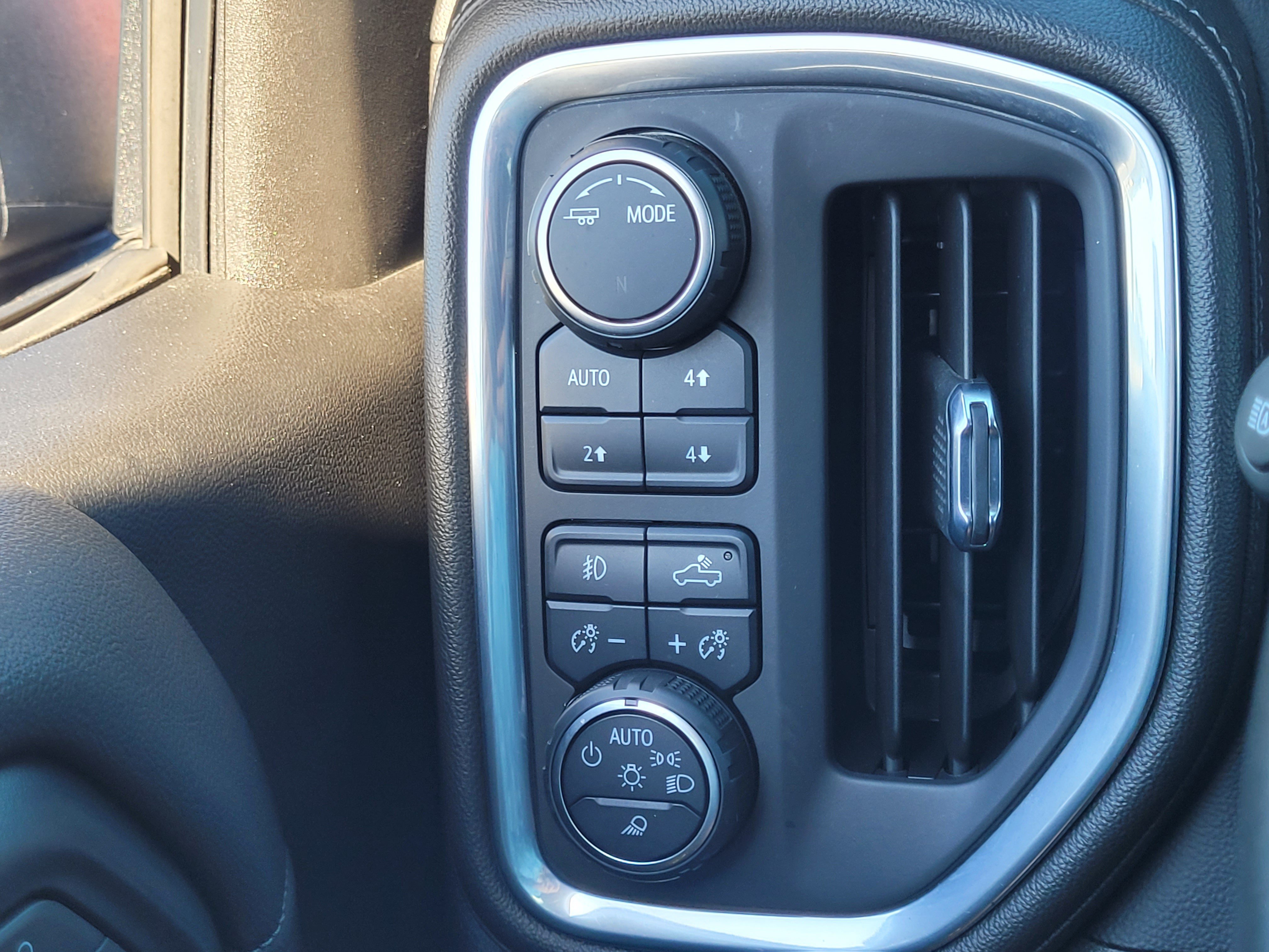Used 2022 Chevrolet Silverado 1500 High Country w/ Technology Package AWD/4WD image 19