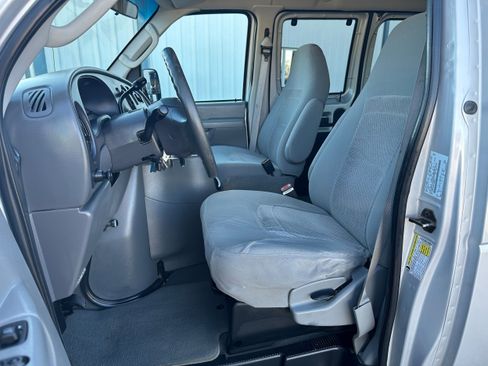 Used 2006 Ford E-150 and Econoline 150 RWD image 11