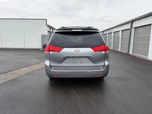 Used 2011 Toyota Sienna XLE image 5
