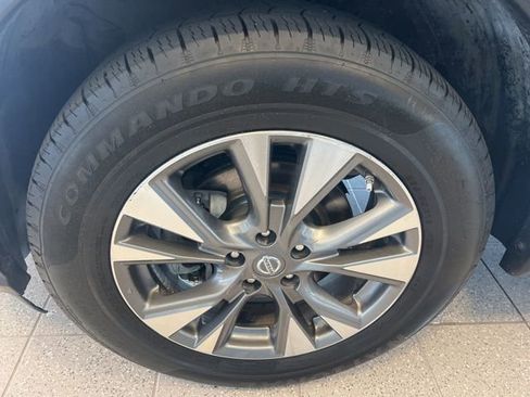 Used 2017 Nissan Murano SV image 29