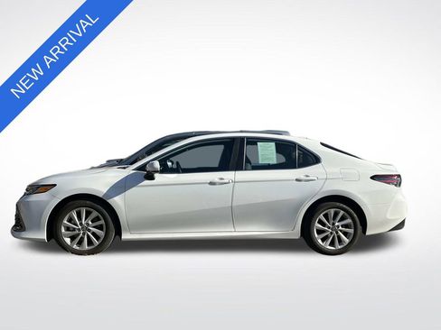 Used 2023 Toyota Camry LE image 5
