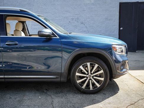 Used 2022 Mercedes-Benz GLB 250 w/ Premium Package Lite image 17