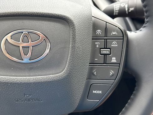 Used 2025 Toyota Prius LE image 21