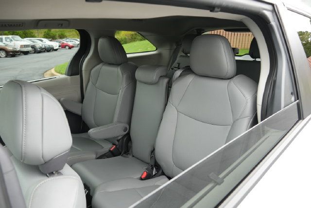 Used 2024 Toyota Sienna XLE FWD image 24