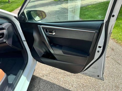 Used 2014 Toyota Corolla LE image 14