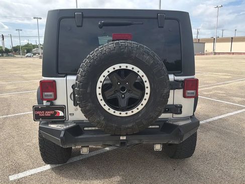 Used 2012 Jeep Wrangler Unlimited Sahara w/ Dual Top Group AWD/4WD image 4