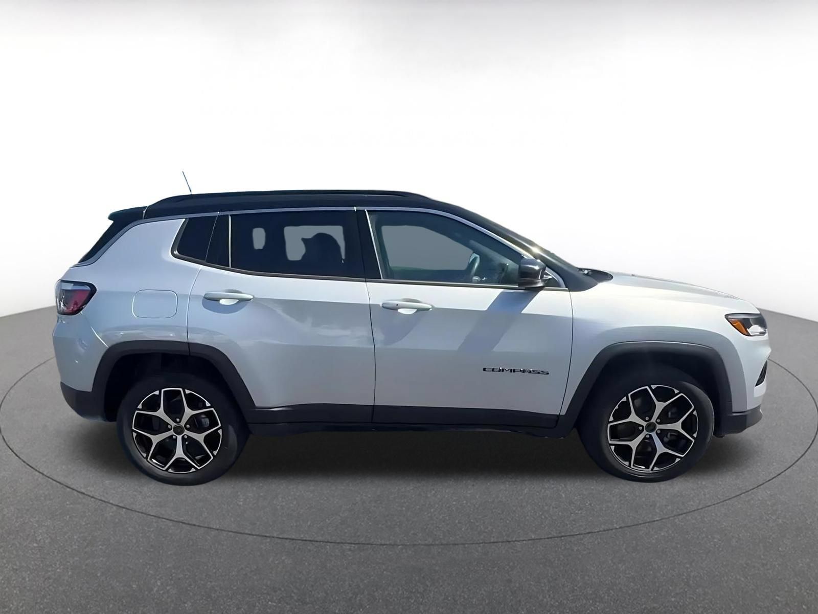 Used 2025 Jeep Compass Limited AWD/4WD image 15