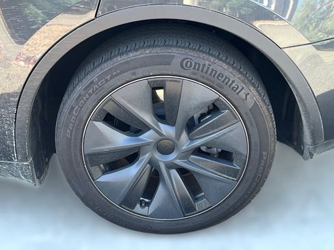 Used 2024 Tesla Model Y Long Range image 6