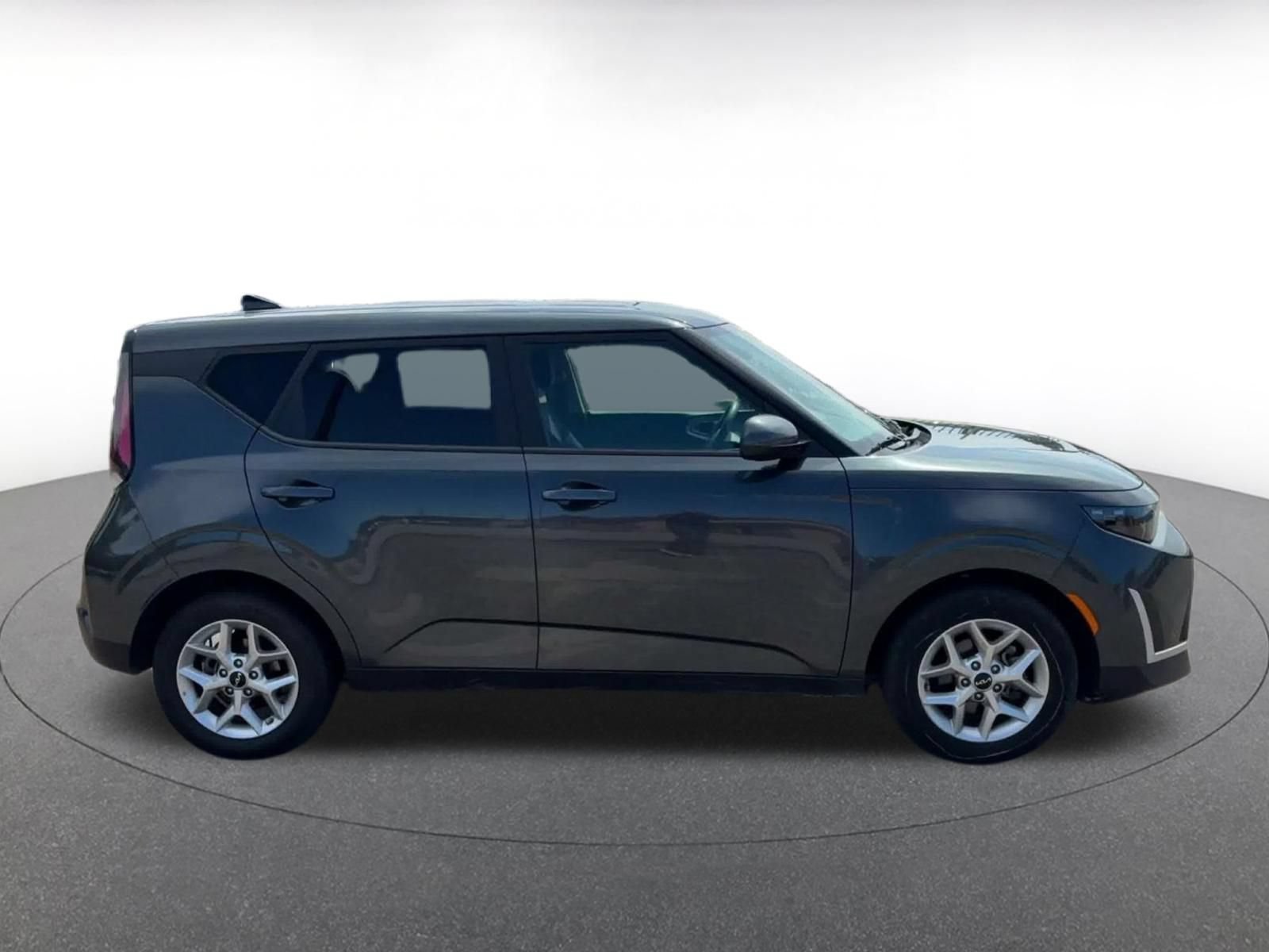 Used 2025 Kia Soul LX w/ LX Technology Package FWD image 15
