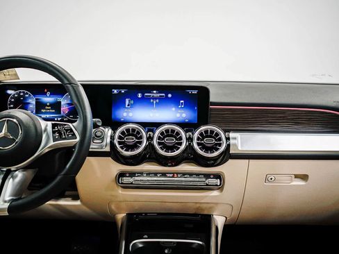 Used 2026 Mercedes-Benz GLB 250 image 13