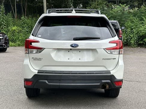 Used 2019 Subaru Forester Premium AWD/4WD image 4