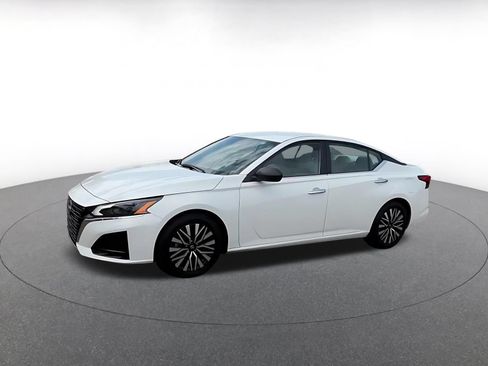 Used 2025 Nissan Altima 2.5 SV FWD image 9