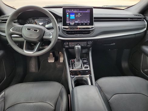 Used 2023 Jeep Compass Limited image 9