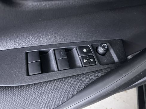 Used 2020 Toyota Corolla LE FWD image 11