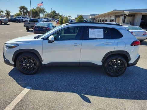 Used 2022 Toyota Corolla Cross XLE image 13