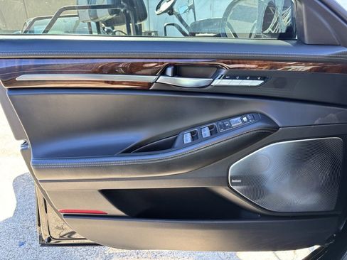 Used 2017 Genesis G90 5.0 Ultimate image 11