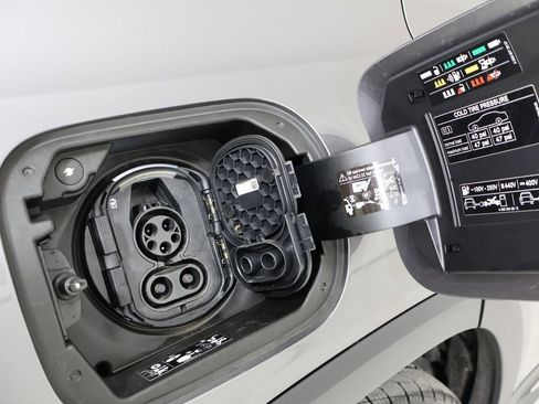 Used 2022 Mercedes-Benz EQB 300 4MATIC image 18