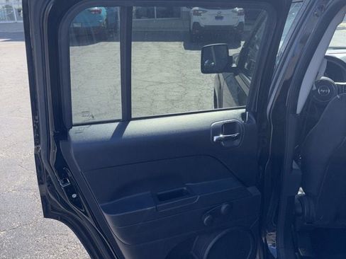 Used 2014 Jeep Patriot Sport FWD image 15