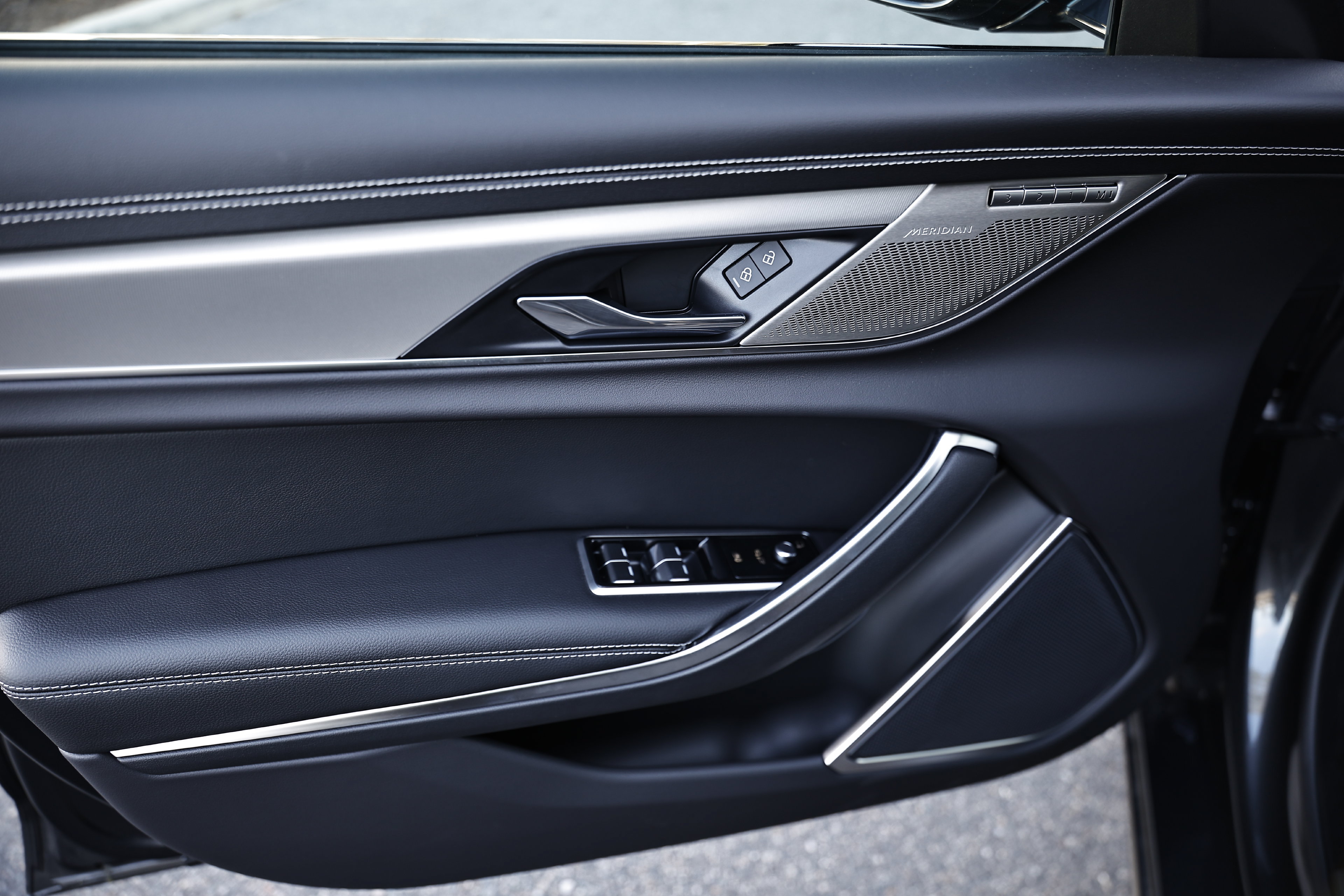 New 2024 Jaguar XF R-Dynamic SE AWD/4WD image 19
