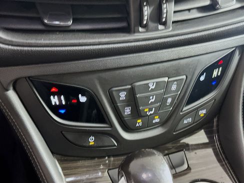Used 2020 Buick Envision Essence image 23