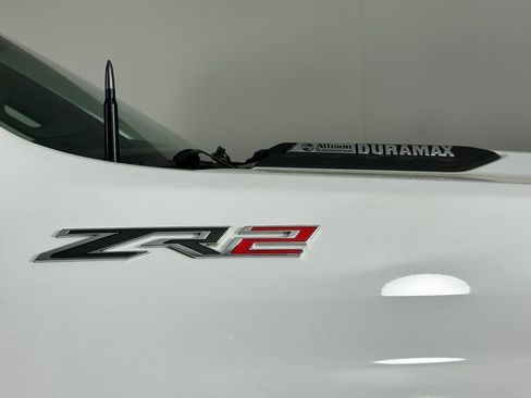 Used 2024 Chevrolet Silverado 2500 ZR2 w/ Technology Package AWD/4WD image 9