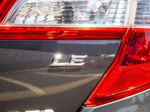 Used 2014 Toyota Camry LE FWD image 15