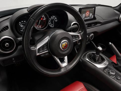 Used 2018 FIAT 124 Spider Abarth w/ Convenience Group RWD image 10