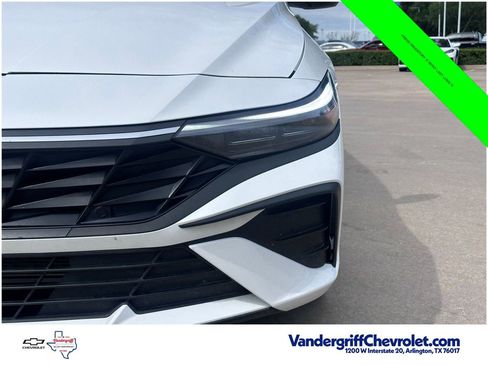 Used 2025 Hyundai Elantra Sport FWD image 8