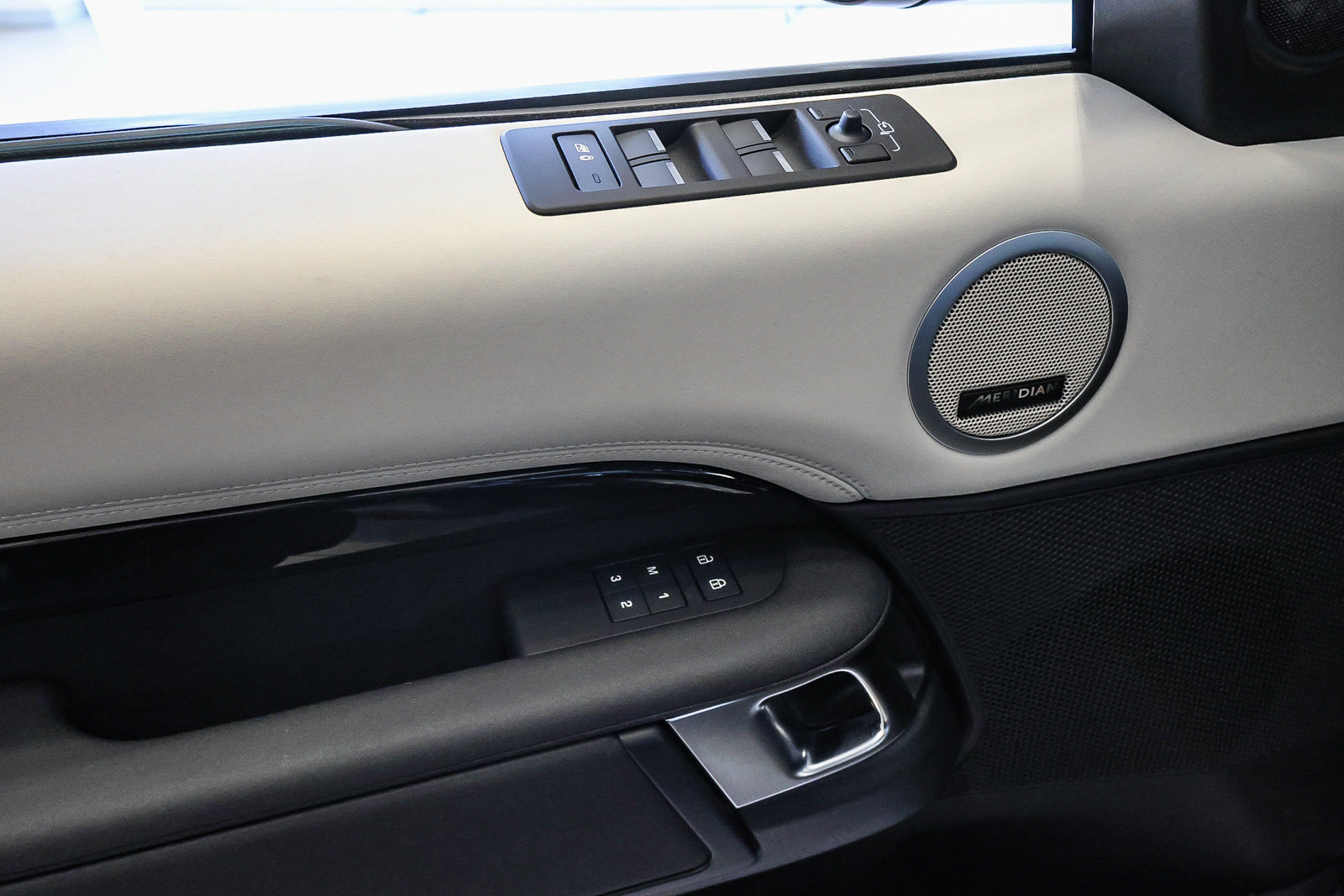 New 2026 Land Rover Discovery S AWD/4WD image 27