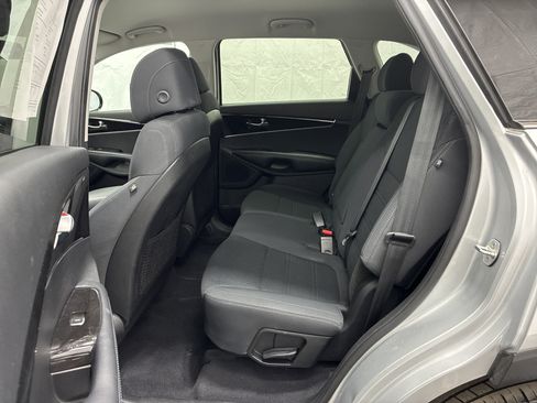 Used 2017 Kia Sorento AWD w/ LX Convenience Package image 10