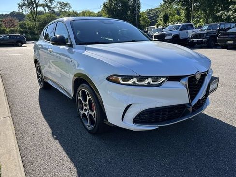 Used 2024 Alfa Romeo Tonale Ti AWD/4WD image 2