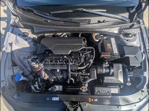 Used 2024 Hyundai Elantra Limited FWD image 19