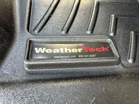 Used 2015 Chrysler Town & Country Touring FWD image 18