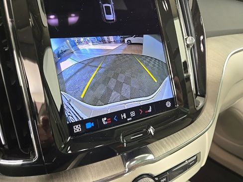 Certified 2023 Volvo XC60 B5 Plus w/ Climate Package image 27